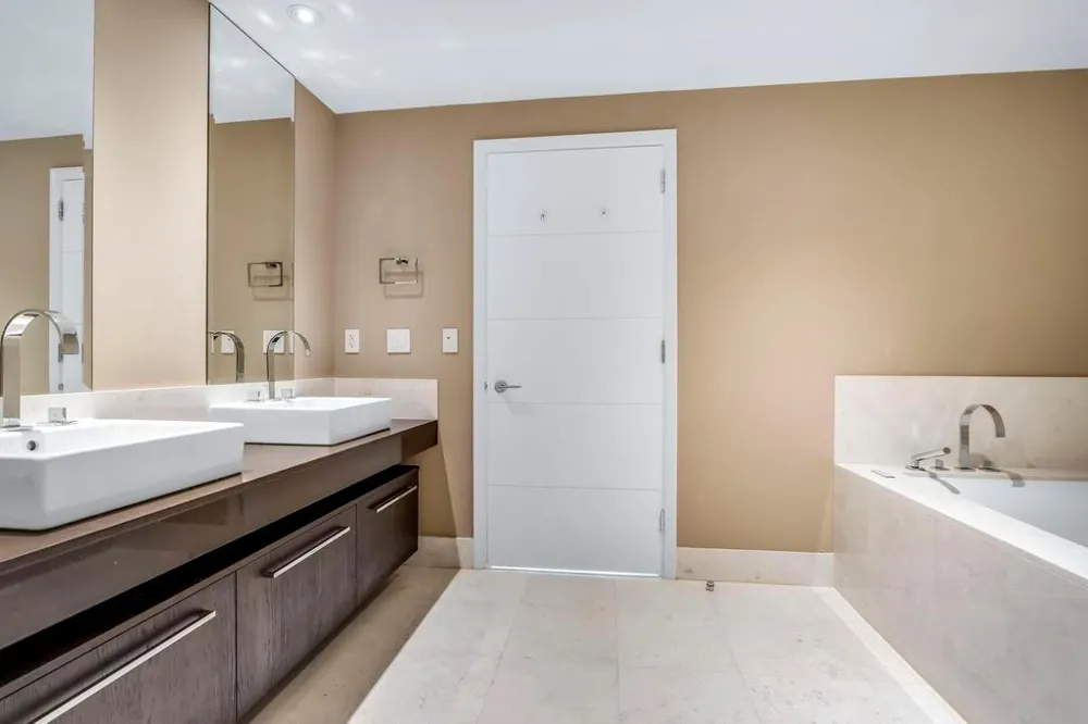 17121 Collins Avenue #2207 Sunny Isles Beach, FL 33160
