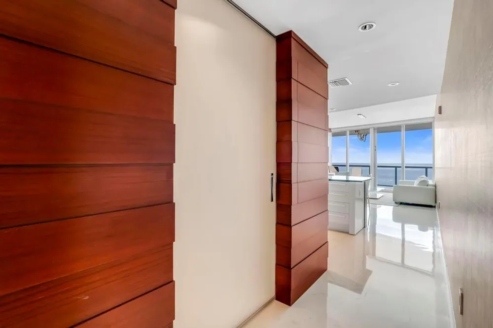 17121 Collins Avenue #2207 Sunny Isles Beach, FL 33160