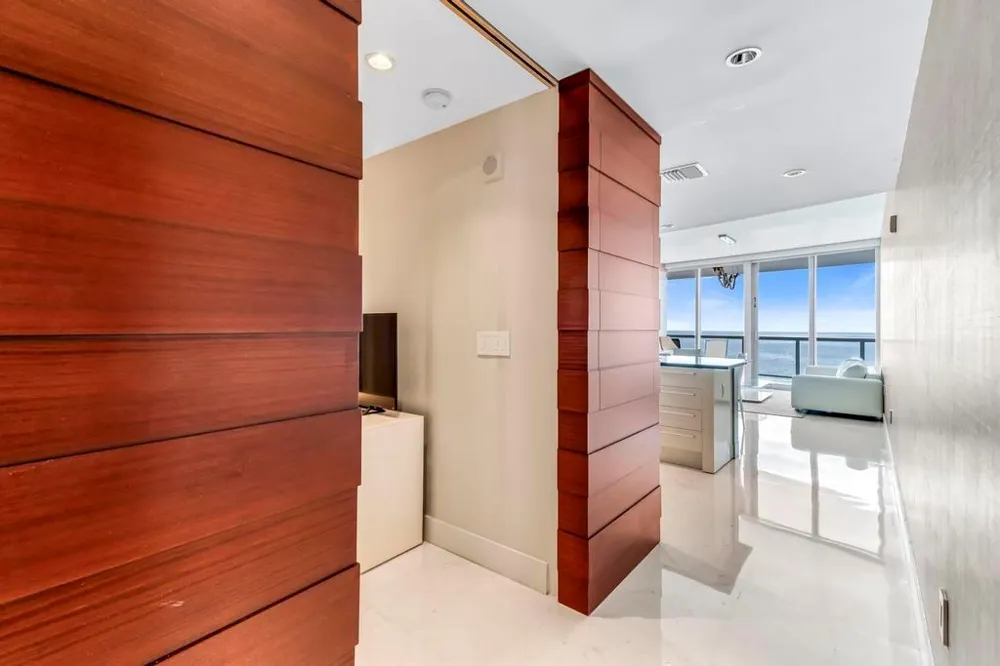 17121 Collins Avenue #2207 Sunny Isles Beach, FL 33160