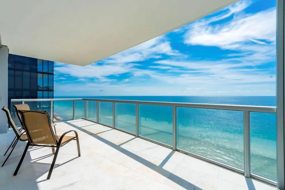 17121 Collins Avenue #2207 Sunny Isles Beach, FL 33160