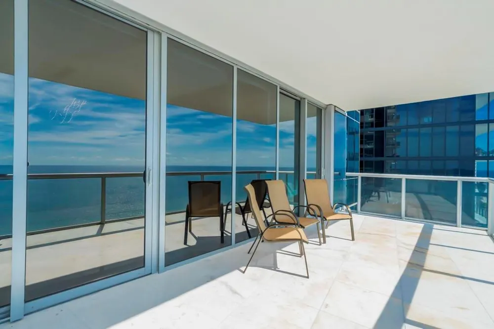 17121 Collins Avenue #2207 Sunny Isles Beach, FL 33160
