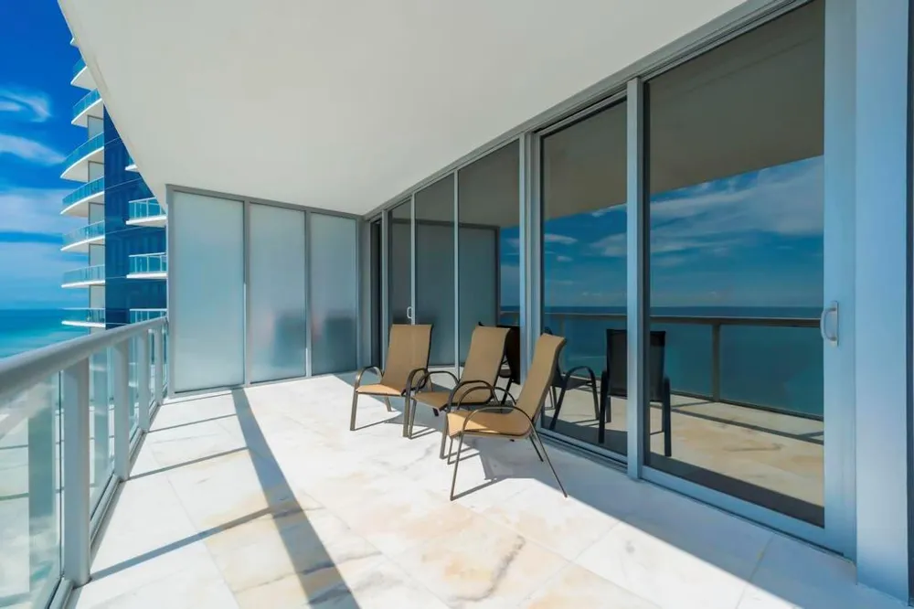17121 Collins Avenue #2207 Sunny Isles Beach, FL 33160