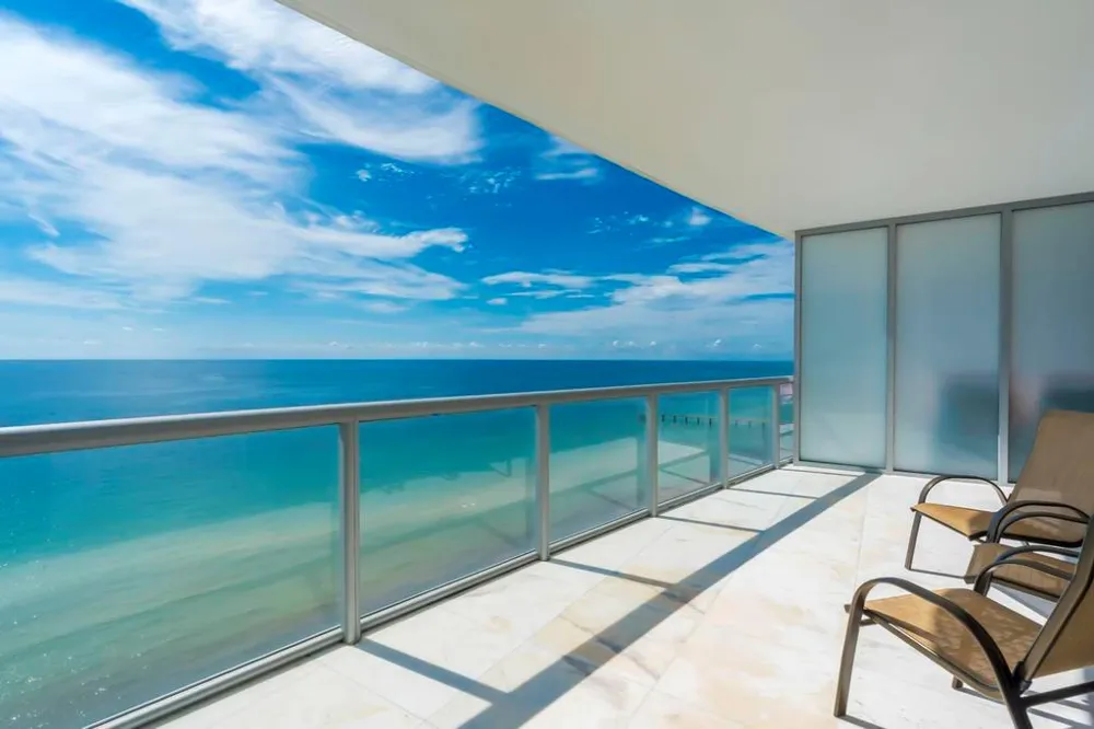 17121 Collins Avenue #2207 Sunny Isles Beach, FL 33160