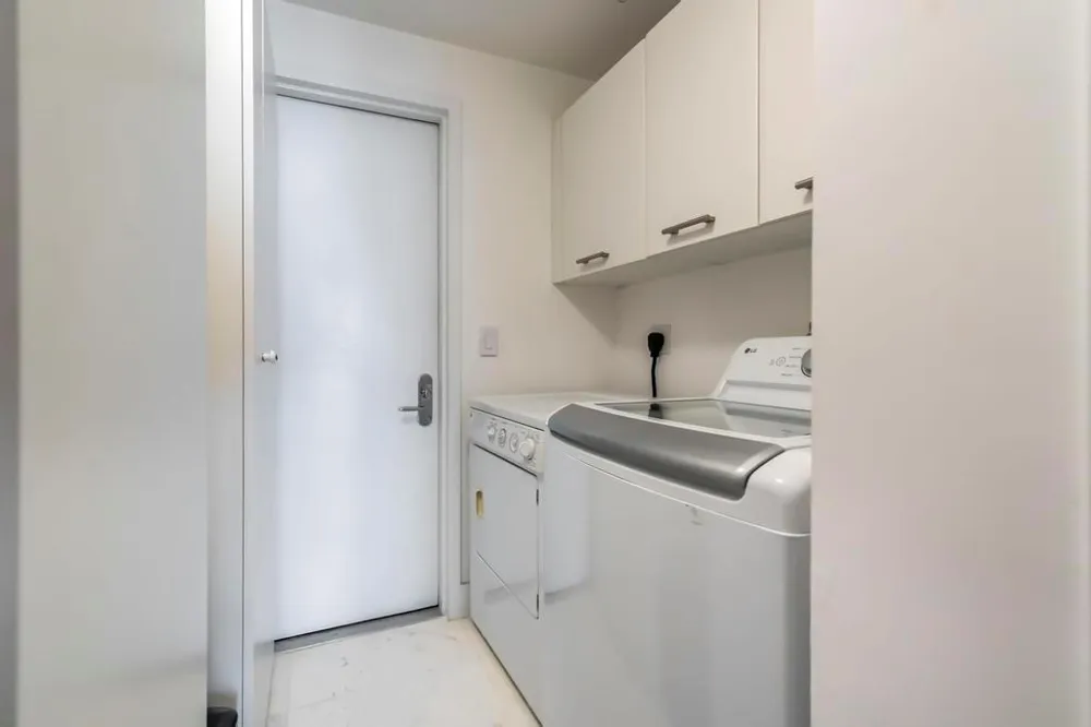 17121 Collins Avenue #2207 Sunny Isles Beach, FL 33160