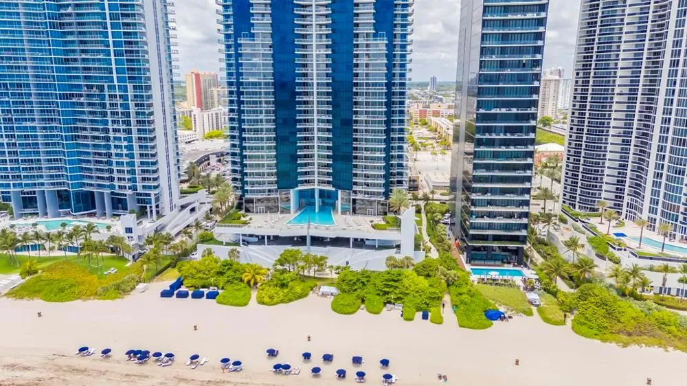 17121 Collins Avenue #2207 Sunny Isles Beach, FL 33160