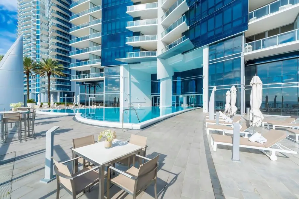 17121 Collins Avenue #2207 Sunny Isles Beach, FL 33160