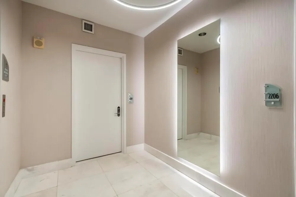 17121 Collins Avenue #2207 Sunny Isles Beach, FL 33160
