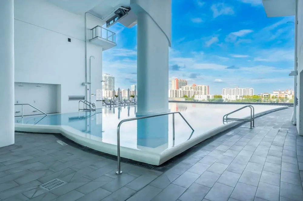 17121 Collins Avenue #2207 Sunny Isles Beach, FL 33160