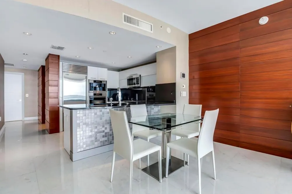 17121 Collins Avenue #2207 Sunny Isles Beach, FL 33160