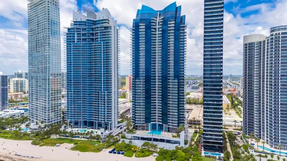 17121 Collins Avenue #2207 Sunny Isles Beach, FL 33160