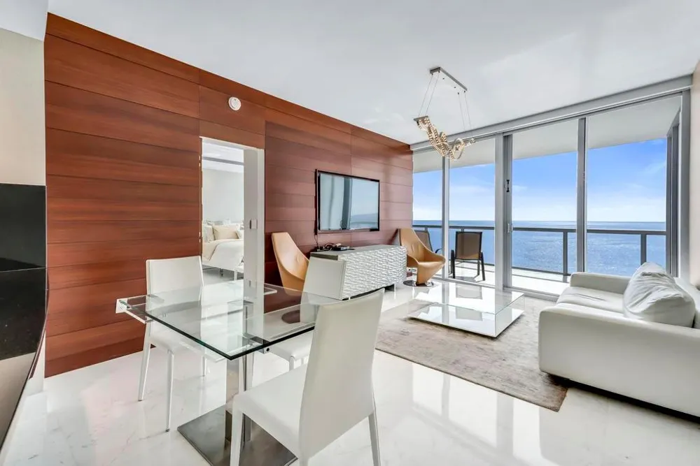 17121 Collins Avenue #2207 Sunny Isles Beach, FL 33160