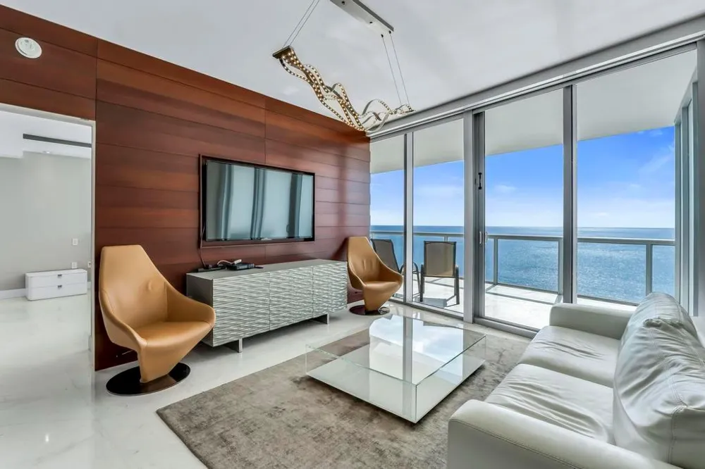 17121 Collins Avenue #2207 Sunny Isles Beach, FL 33160