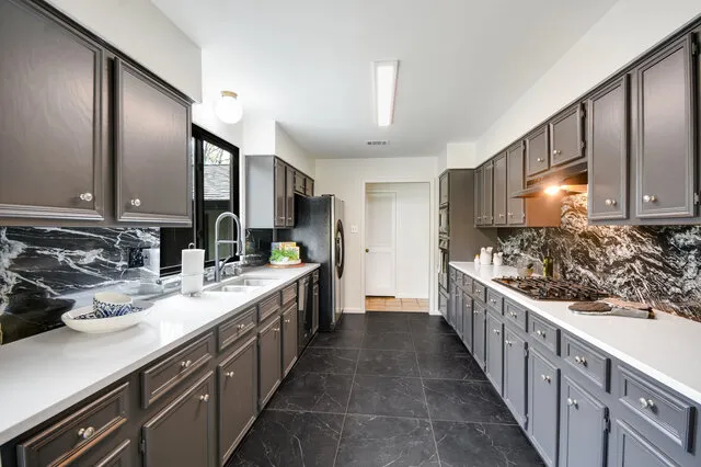 6304 WHITEMARSH VALLEY Walk Austin, TX 78746