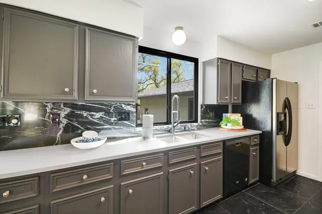 6304 WHITEMARSH VALLEY Walk Austin, TX 78746