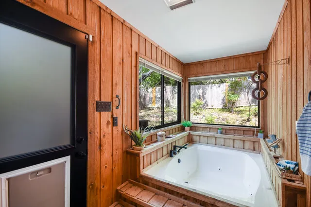6304 WHITEMARSH VALLEY Walk Austin, TX 78746