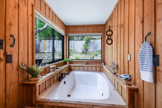 6304 WHITEMARSH VALLEY Walk Austin, TX 78746
