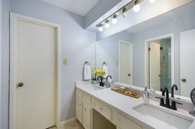 6304 WHITEMARSH VALLEY Walk Austin, TX 78746