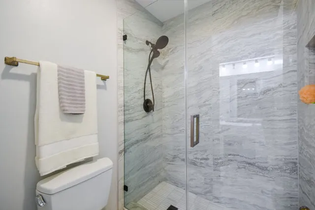 6304 WHITEMARSH VALLEY Walk Austin, TX 78746
