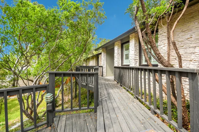 6304 WHITEMARSH VALLEY Walk Austin, TX 78746