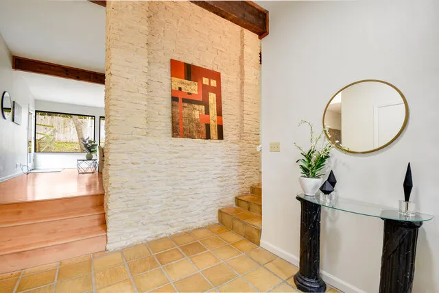 6304 WHITEMARSH VALLEY Walk Austin, TX 78746