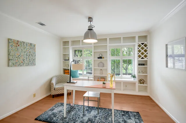 6304 WHITEMARSH VALLEY Walk Austin, TX 78746