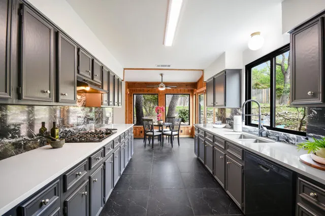 6304 WHITEMARSH VALLEY Walk Austin, TX 78746