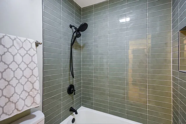 6304 WHITEMARSH VALLEY Walk Austin, TX 78746