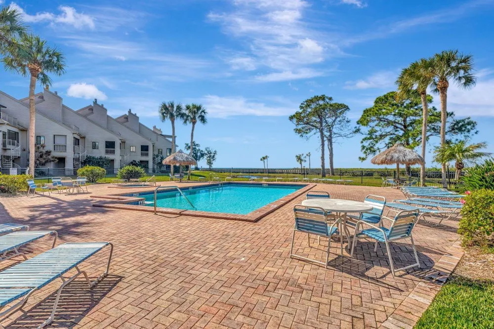 341 WINDRUSH LOOP #341 Tarpon Springs, FL 34689