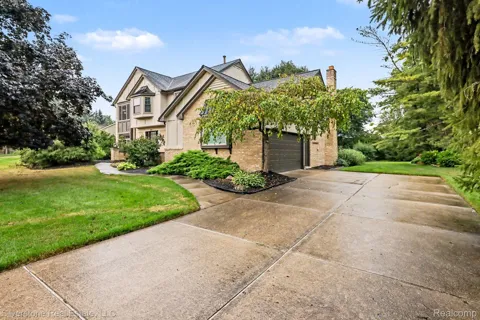 869 Timberline Drive