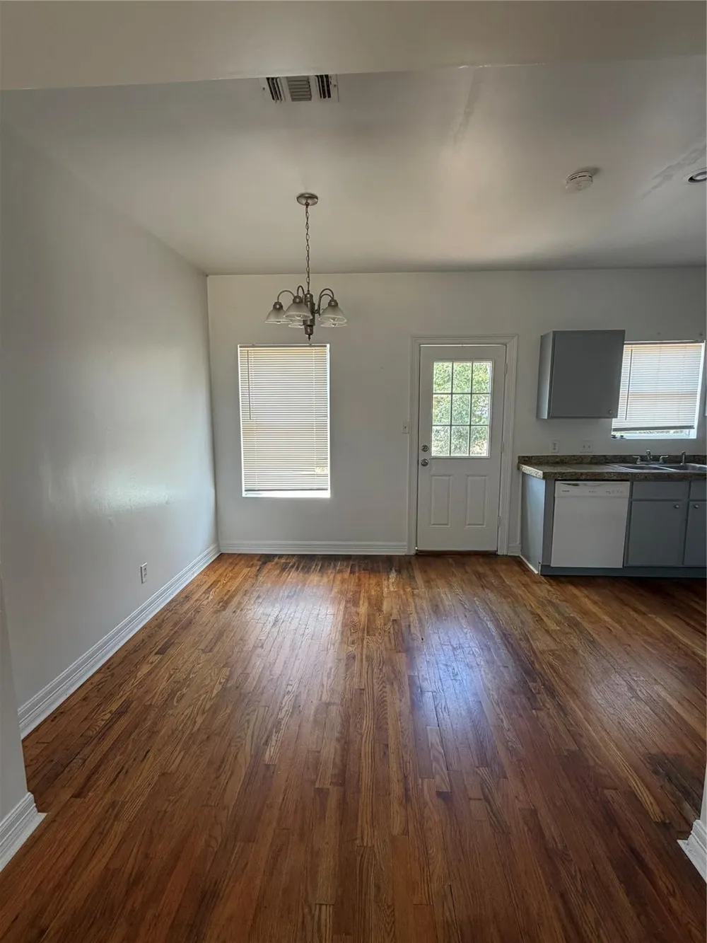 413 W Hamilton Cuero, TX 77954