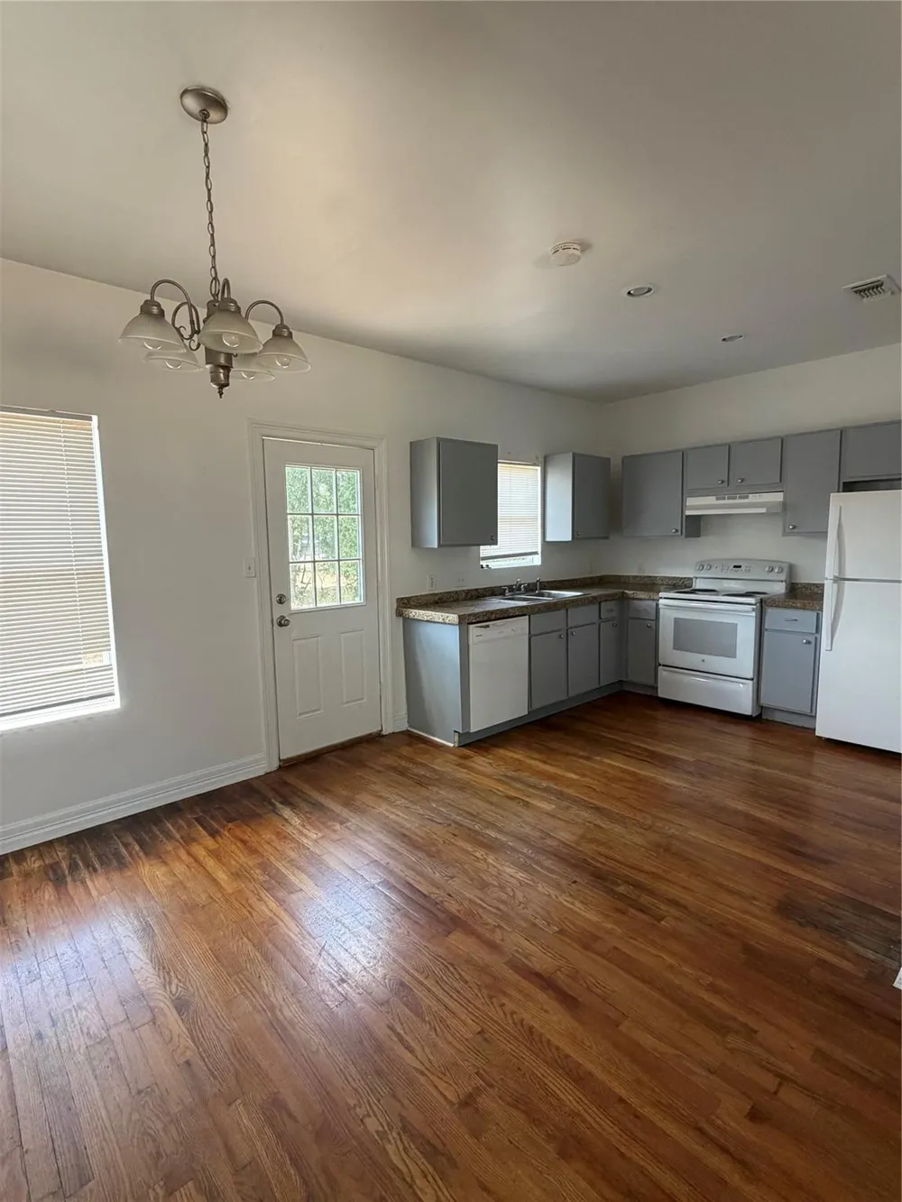 413 W Hamilton Cuero, TX 77954