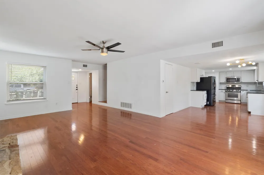 9809 Meadowheath Drive Austin, TX 78729