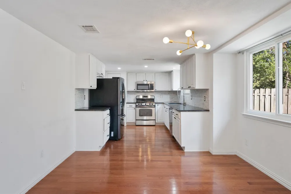 9809 Meadowheath Drive Austin, TX 78729