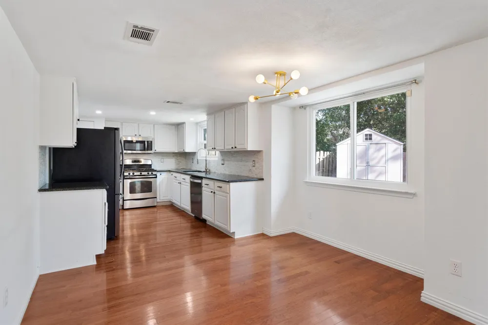 9809 Meadowheath Drive Austin, TX 78729