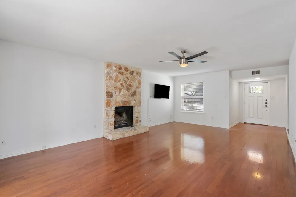 9809 Meadowheath Drive Austin, TX 78729