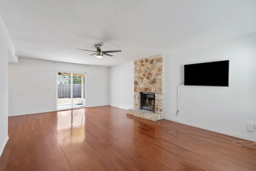 9809 Meadowheath Drive Austin, TX 78729