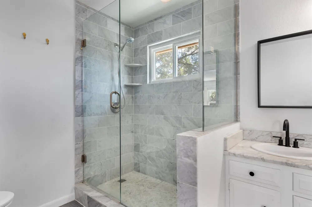 9809 Meadowheath Drive Austin, TX 78729