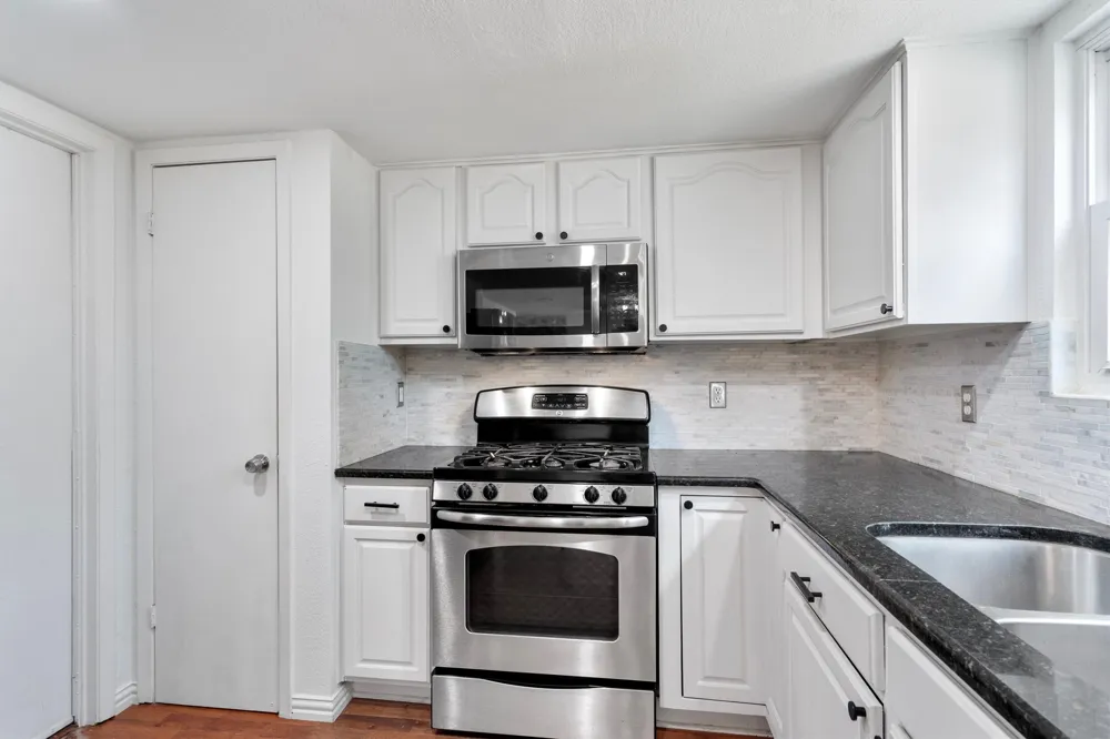 9809 Meadowheath Drive Austin, TX 78729