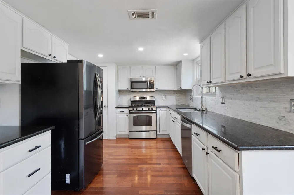 9809 Meadowheath Drive Austin, TX 78729