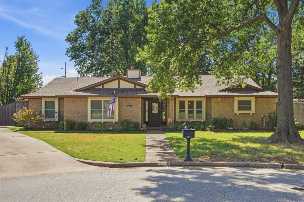 8812 S Delaware Place Tulsa, OK 74137