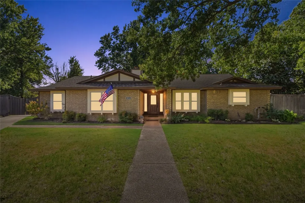 8812 S Delaware Place Tulsa, OK 74137