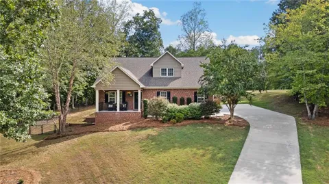 822 Montgomery Court