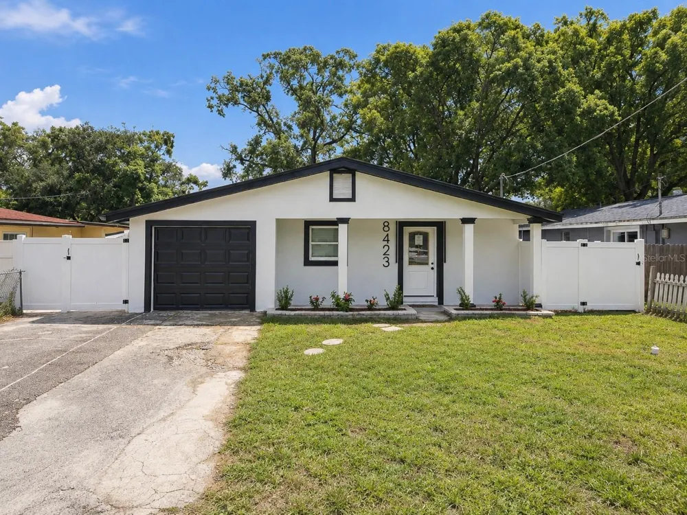 8423 PACKWOOD AVENUE Tampa, FL 33604
