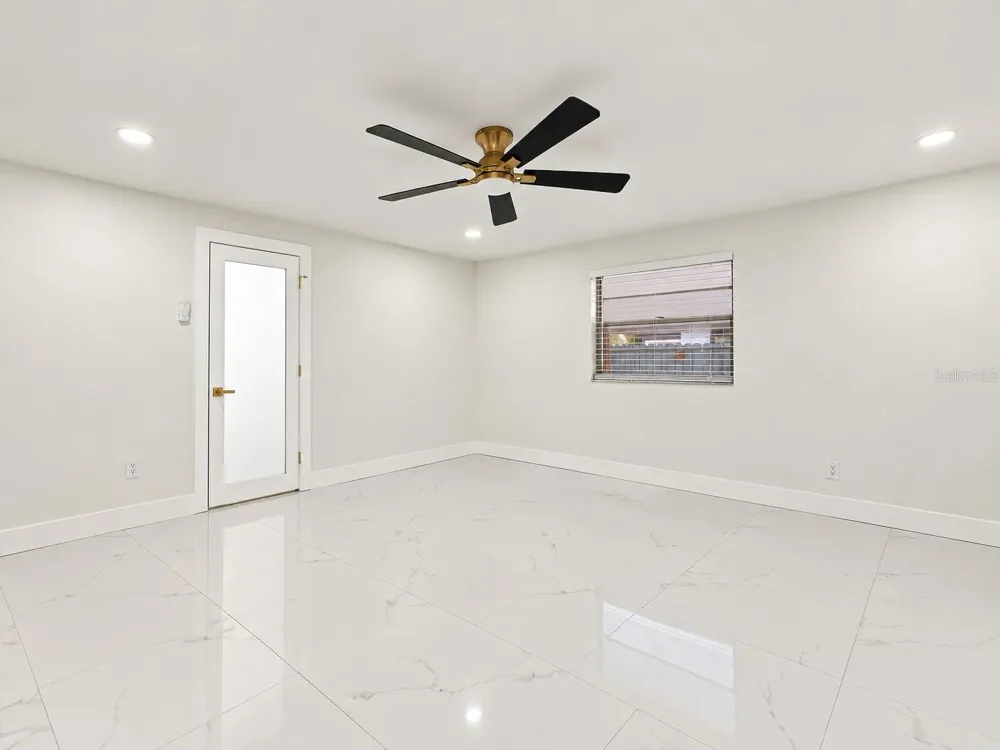 8423 PACKWOOD AVENUE Tampa, FL 33604