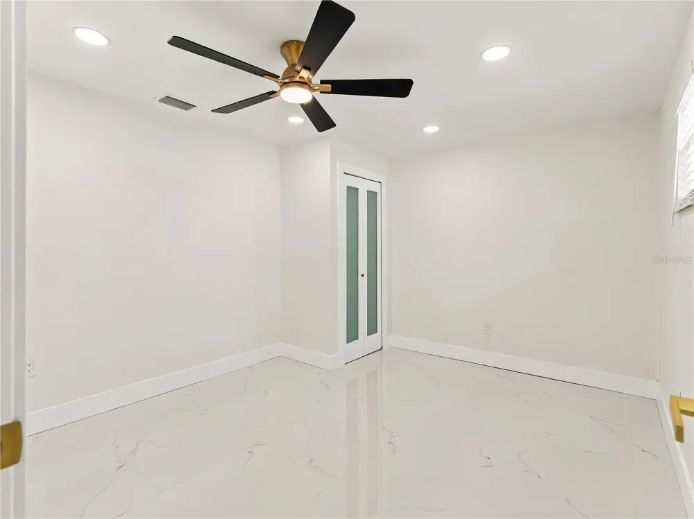 8423 PACKWOOD AVENUE Tampa, FL 33604