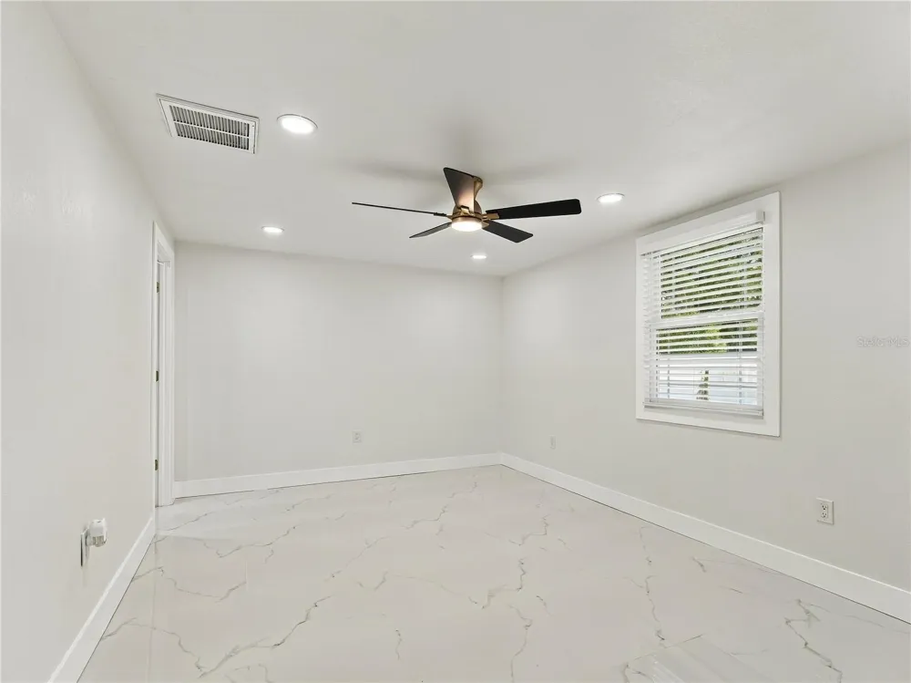 8423 PACKWOOD AVENUE Tampa, FL 33604