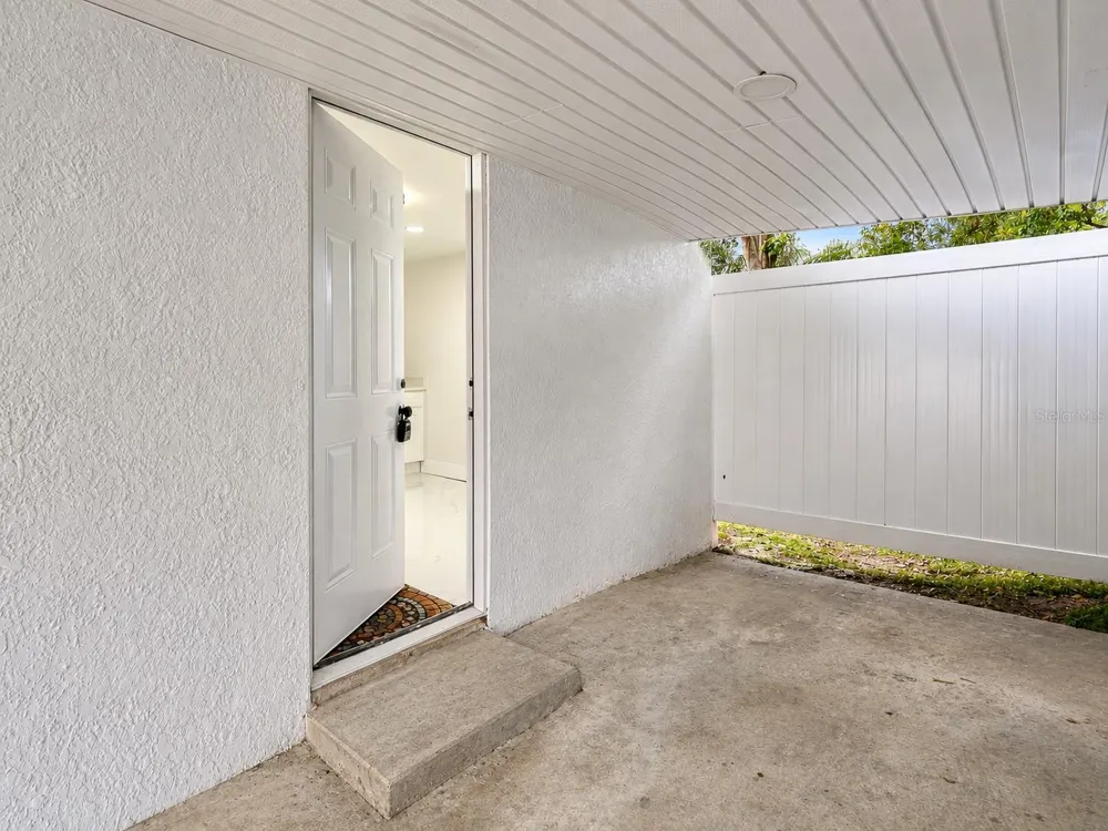 8423 PACKWOOD AVENUE Tampa, FL 33604