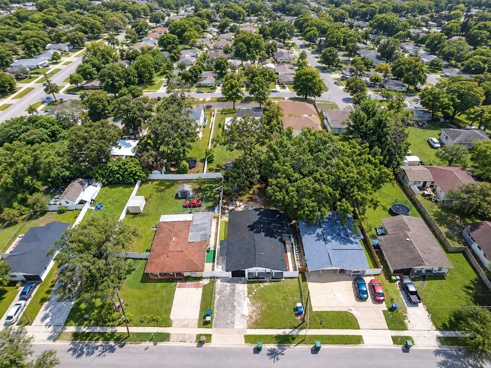 8423 PACKWOOD AVENUE Tampa, FL 33604