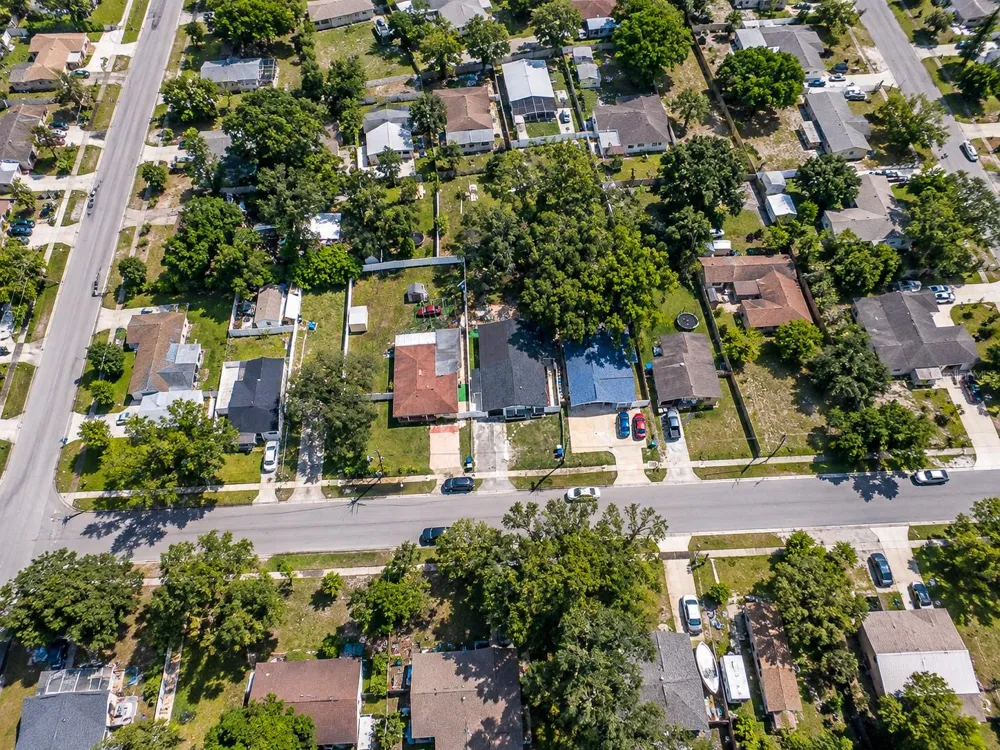 8423 PACKWOOD AVENUE Tampa, FL 33604