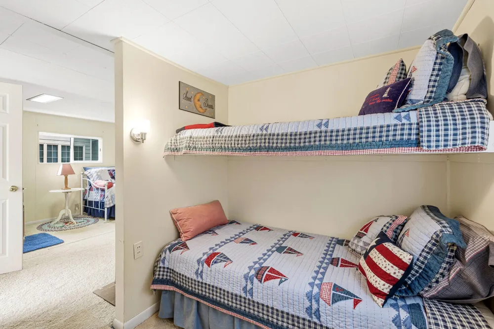 23806 S Shore Drive Edwardsburg, MI 49112